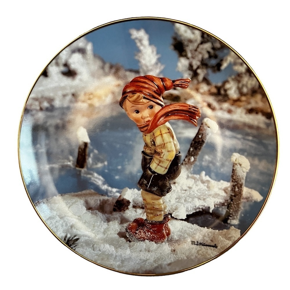 Danbury Mint Hummel "Year's First Snow" January‎ Collector Plate new
